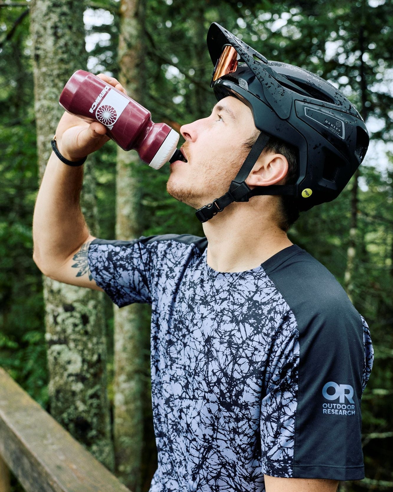 <tc>Devinci 22oz Bottle - Manzanita</tc>